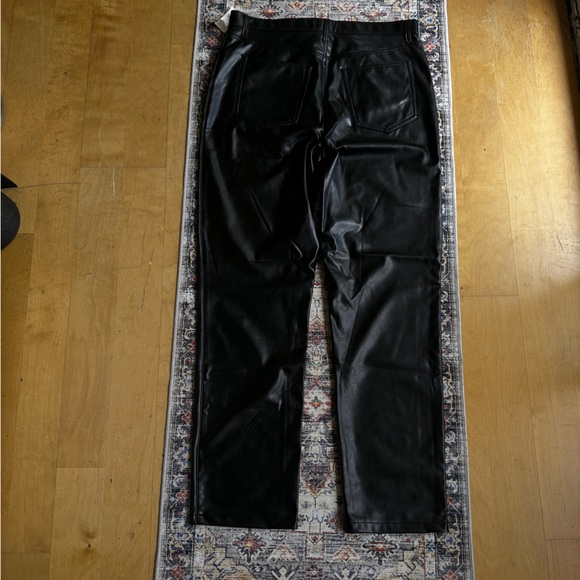 New Abercrombie & Fitch Vegan Leather 90’s Straight Ultra High Rise pant 16 long - Picture 5 of 16